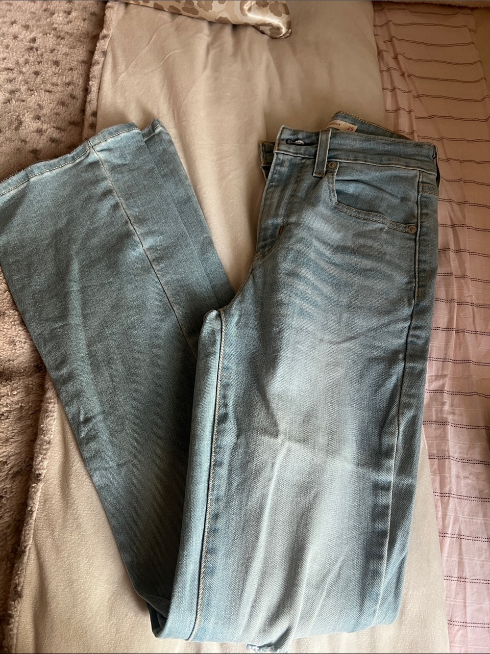 LEVIS Classic High-Rise Light Blue Women’s Jeans